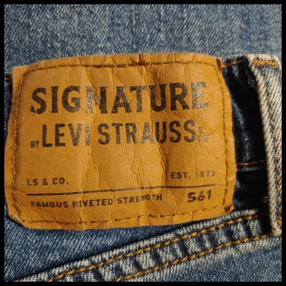 Vintage Levi's 561 TALL Men's Straight Jeans - Picture 4 of 6
